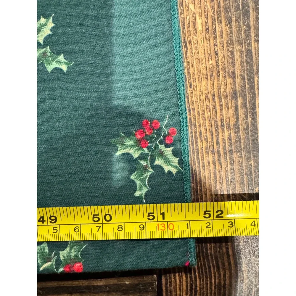 Vintage Christmas Oval Tablecloth Green Red‎ Roses Holly Floral 69x51.5 Holiday